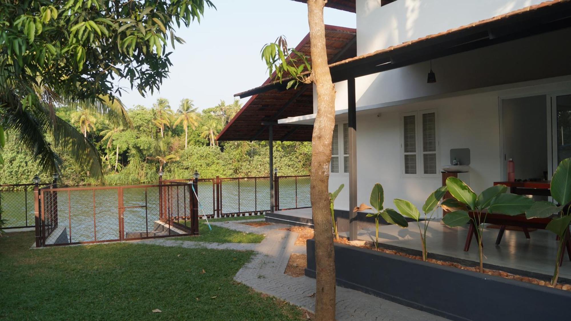Blue Lake Villa Колам Екстериор снимка