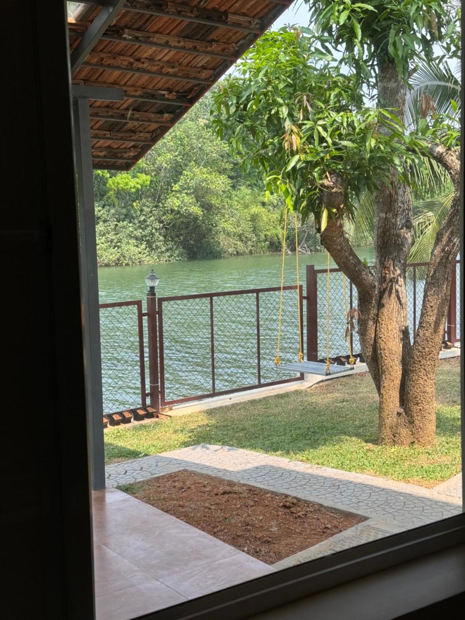 Blue Lake Villa Колам Екстериор снимка